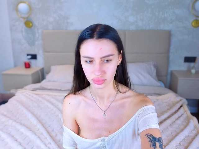 SnowWhiteee live cam on BongaCams