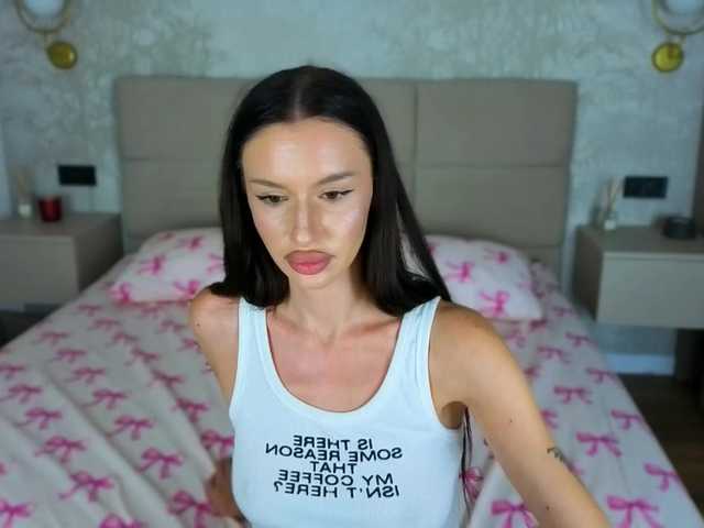 SnowWhiteee live cam on BongaCams