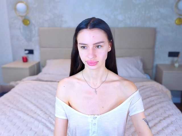 SnowWhiteee live cam on BongaCams