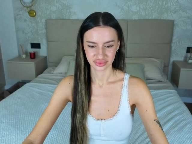 SnowWhiteee live cam