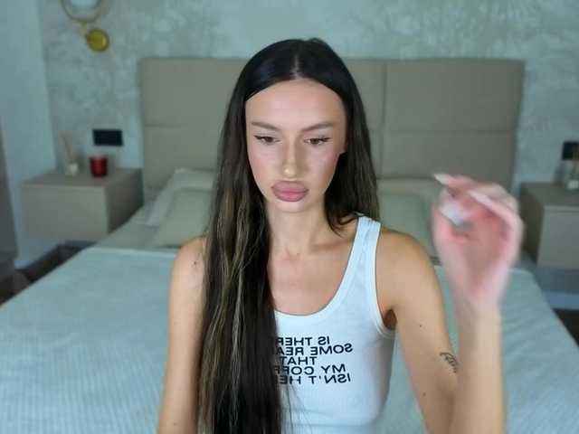 SnowWhiteee live cam on BongaCams