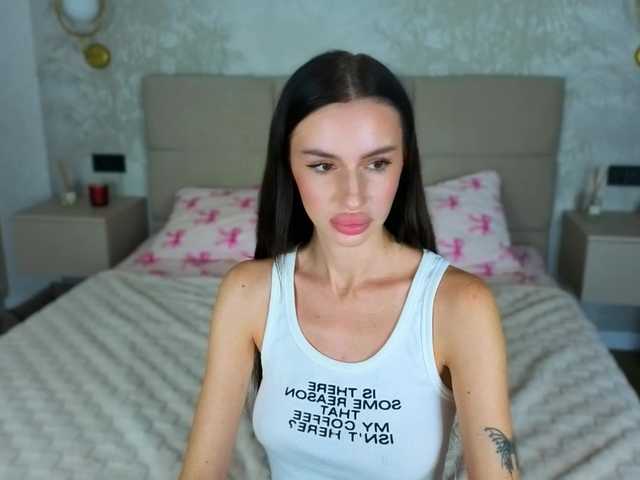 SnowWhiteee live cam on BongaCams
