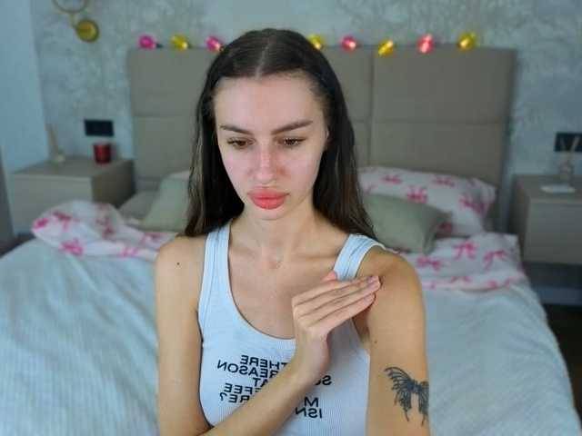 SnowWhiteee live cam on BongaCams