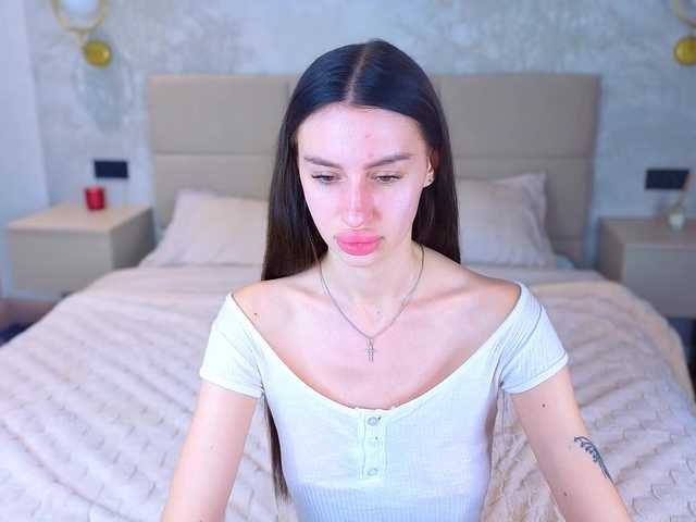 SnowWhiteee live cam on BongaCams