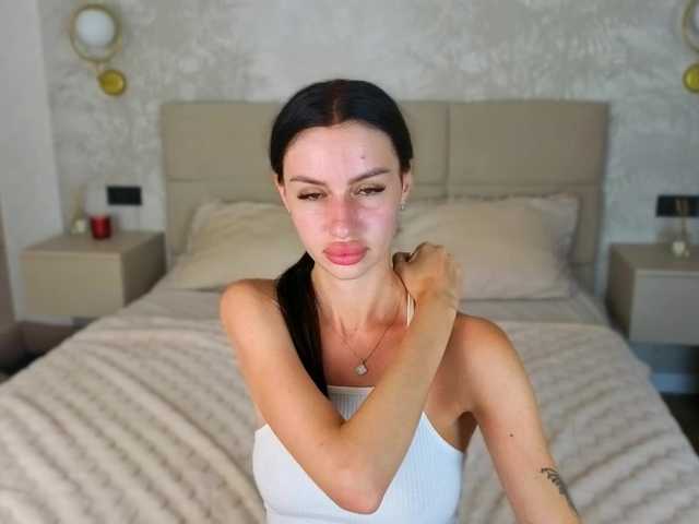 Chat with SnowWhiteee live cam