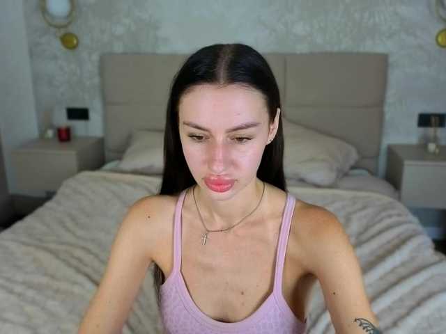 SnowWhiteee live cam on UnifiedCams