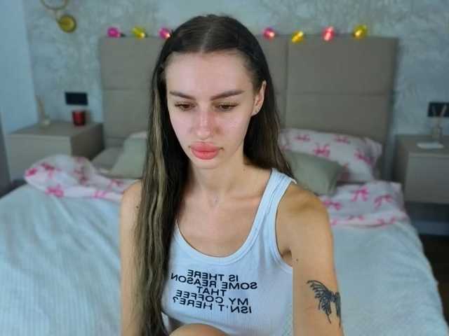 SnowWhiteee live cam on BongaCams