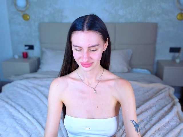 SnowWhiteee live cam on BongaCams