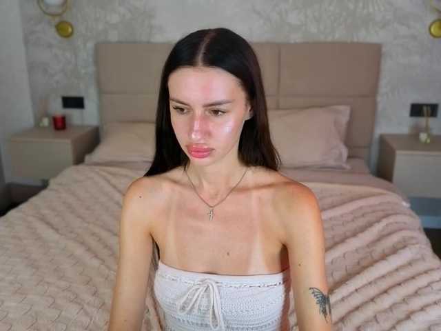 SnowWhiteee live cam on BongaCams