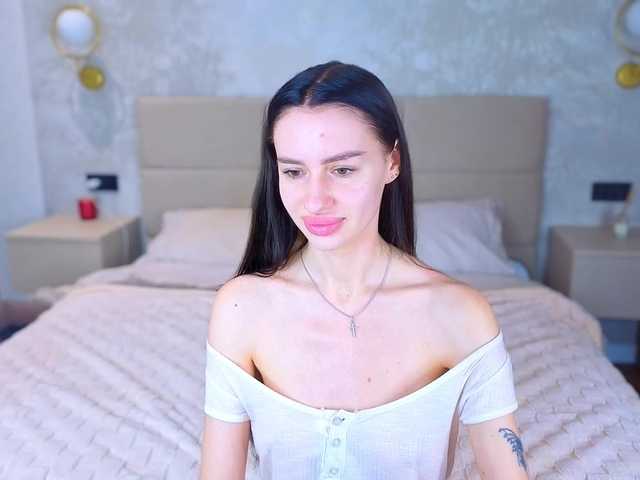 SnowWhiteee live cam on BongaCams