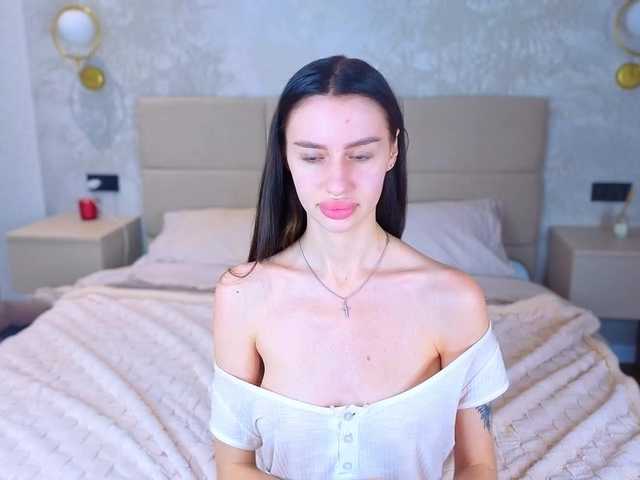 SnowWhiteee live cam on BongaCams