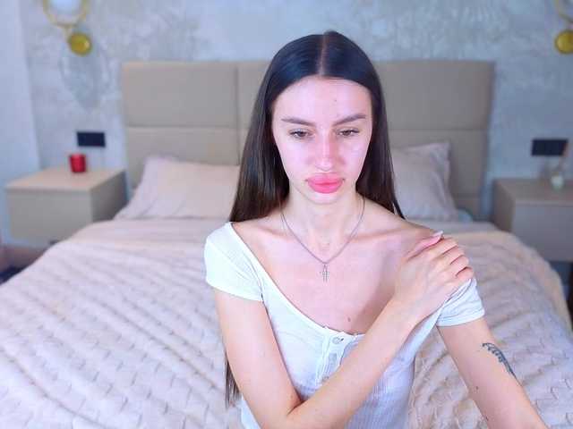 SnowWhiteee live cam on BongaCams