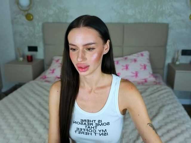 SnowWhiteee live cam on BongaCams