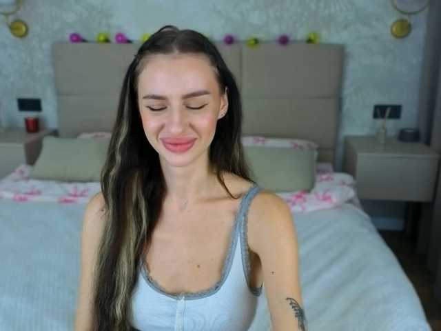 SnowWhiteee live cam preview