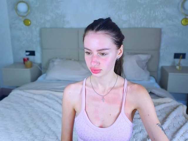 SnowWhiteee live cam on BongaCams