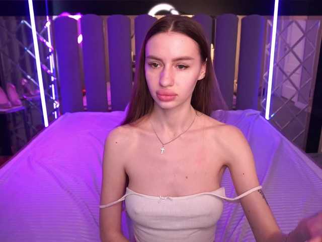 SnowWhiteee live cam