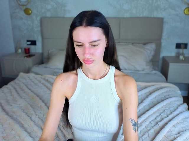 SnowWhiteee live cam on BongaCams