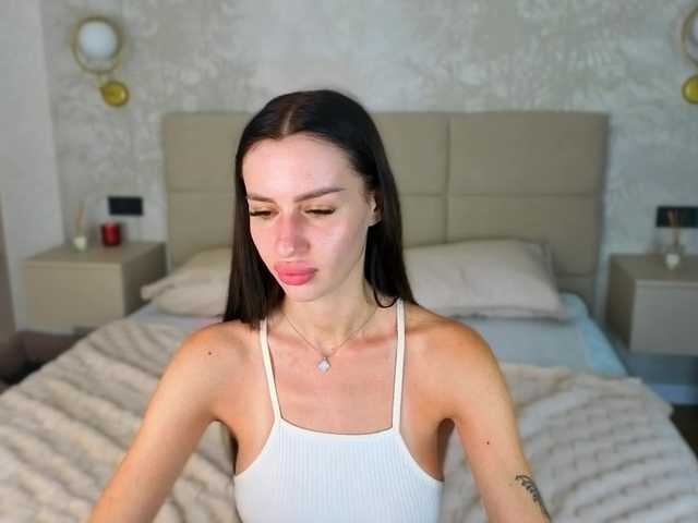 SnowWhiteee live cam on BongaCams