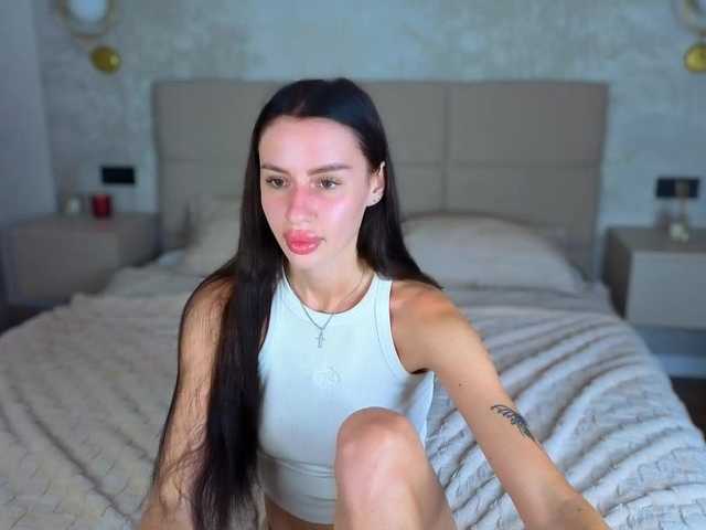 SnowWhiteee live cam on BongaCams