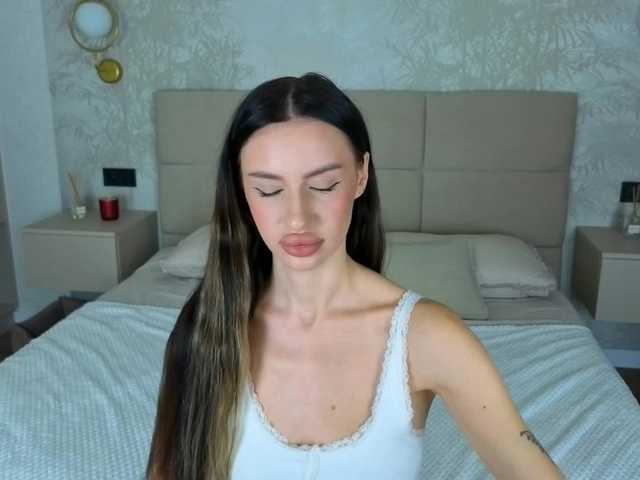 SnowWhiteee live cam on BongaCams