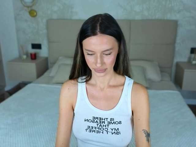 SnowWhiteee live cam on BongaCams
