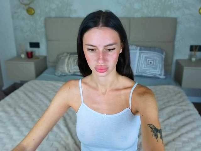 SnowWhiteee live cam on BongaCams