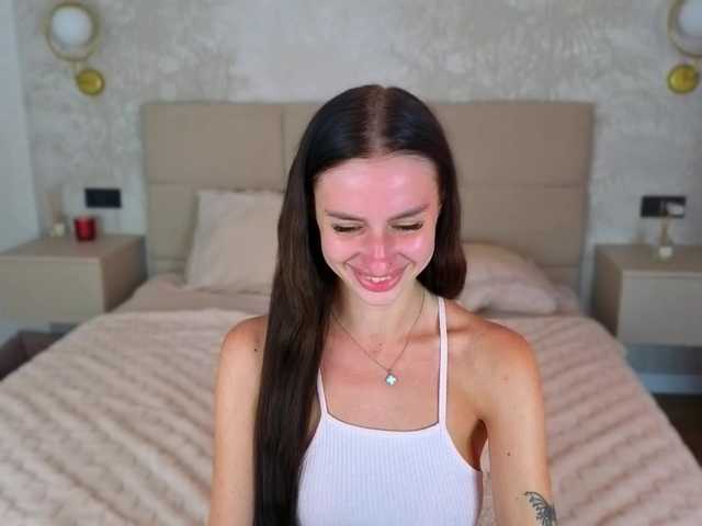 SnowWhiteee live cam on BongaCams