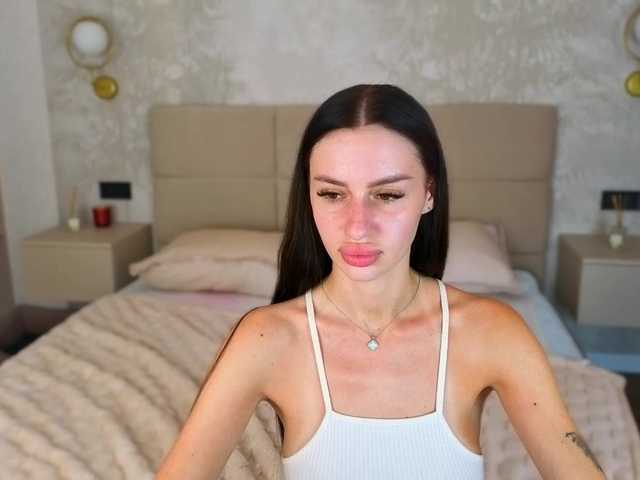 SnowWhiteee live cam on BongaCams
