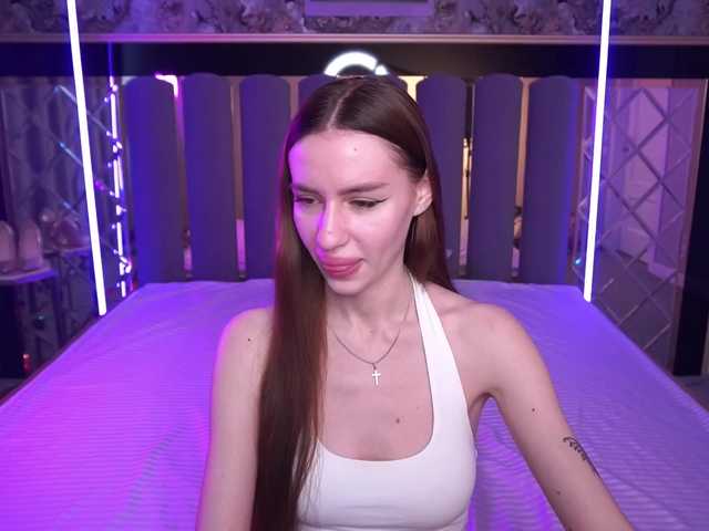 Profile and Statistics for SnowWhiteee on BongaCams