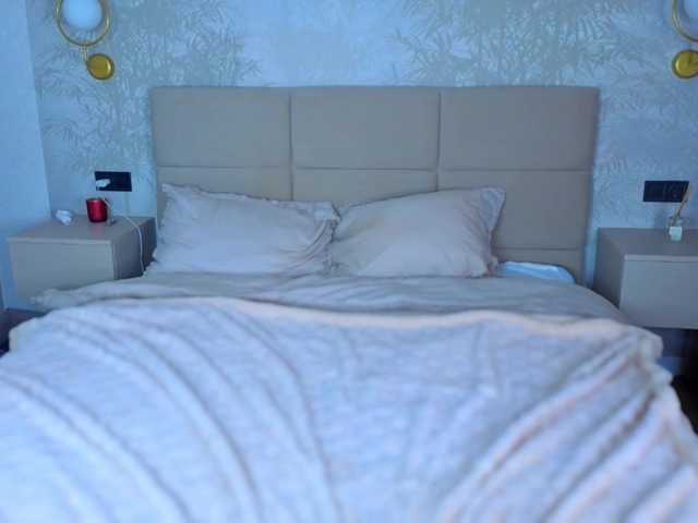 SnowWhiteee live cam on BongaCams