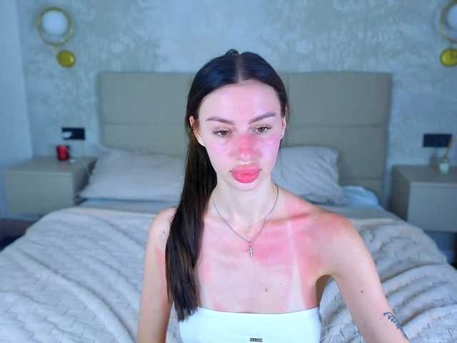 SnowWhiteee live cam on BongaCams