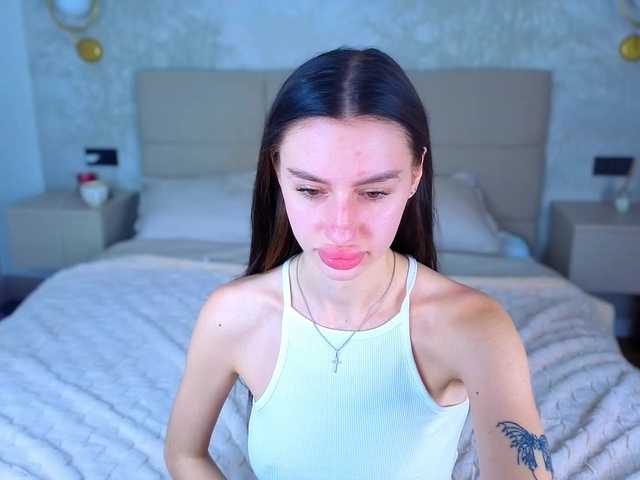 SnowWhiteee live cam on BongaCams