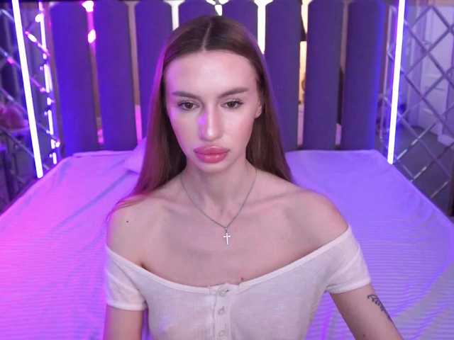 SnowWhiteee live cam
