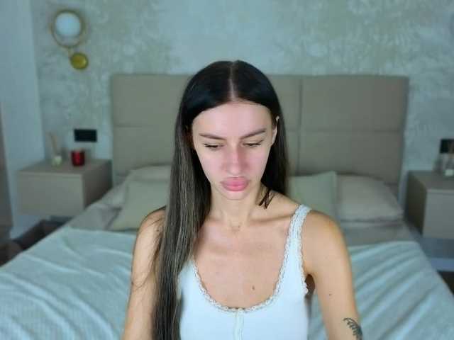 SnowWhiteee live cam on BongaCams