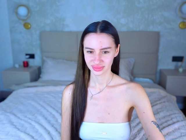 SnowWhiteee webcam