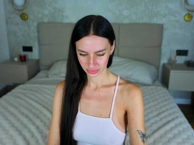 SnowWhiteee live cam on BongaCams