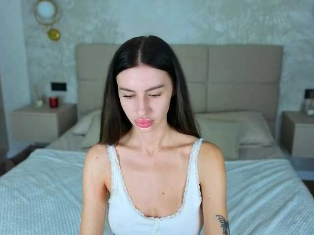 SnowWhiteee live cam