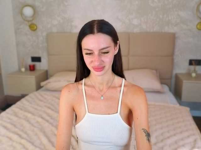 SnowWhiteee live cam on BongaCams