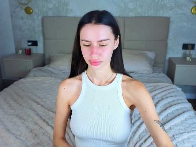 SnowWhiteee live cam on BongaCams