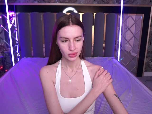 SnowWhiteee live cam