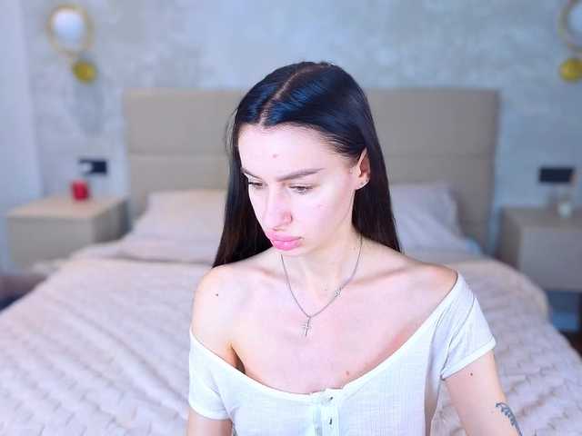 SnowWhiteee live cam on BongaCams