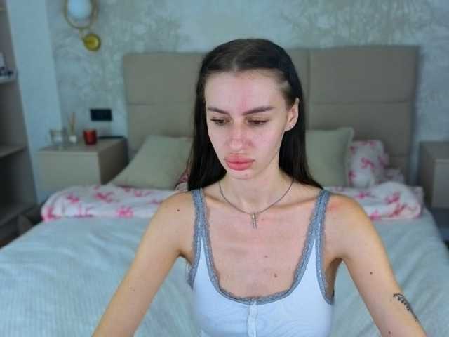 SnowWhiteee live cam preview