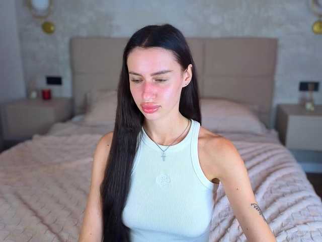 SnowWhiteee live cam on BongaCams