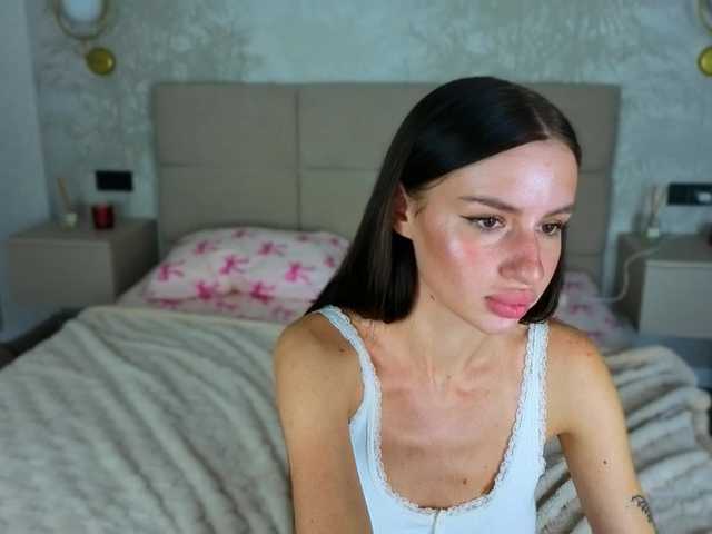 SnowWhiteee live cam on BongaCams