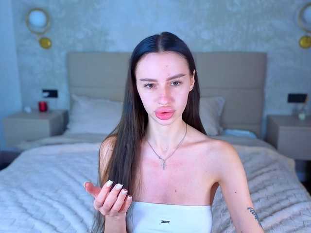 SnowWhiteee live cam on BongaCams
