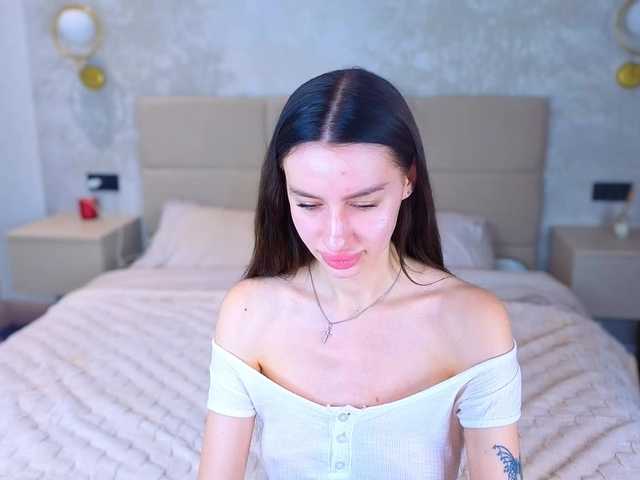 SnowWhiteee live cam on BongaCams