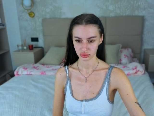 SnowWhiteee live cam on BongaCams