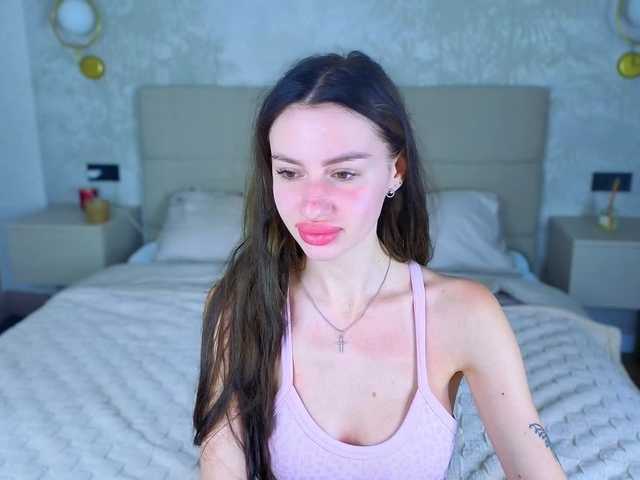 SnowWhiteee live cam on BongaCams
