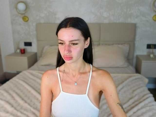 SnowWhiteee live cam on BongaCams