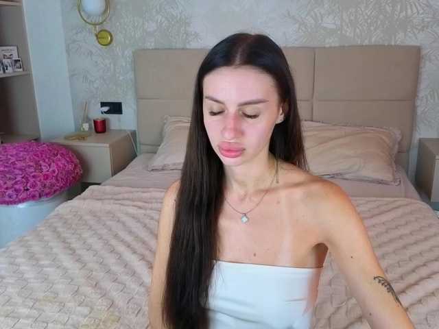 SnowWhiteee live cam on BongaCams